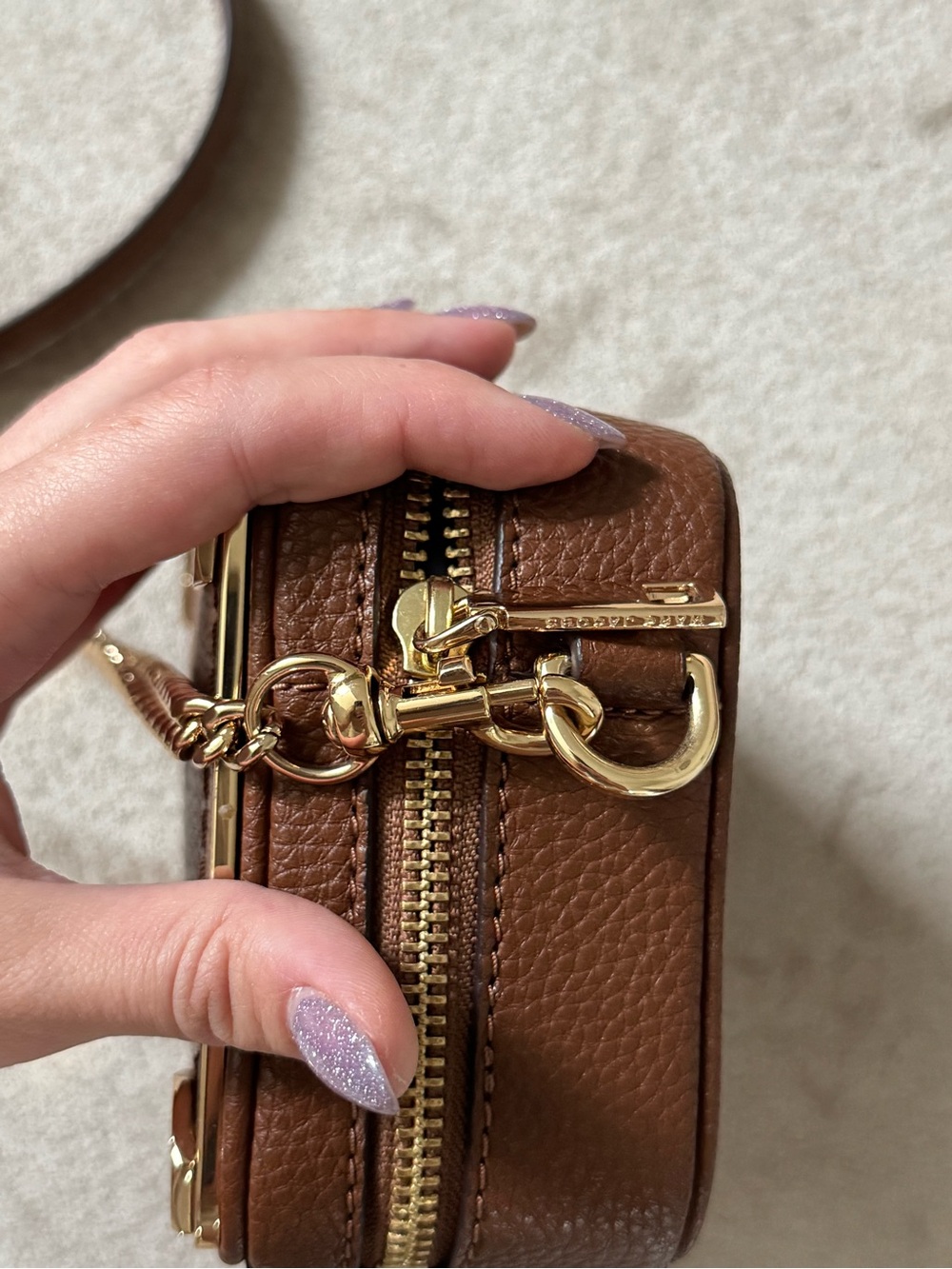 Marc Jacobs Brown Leather Crossbody Card Case with Gold Hardware - Picture 4 of 8